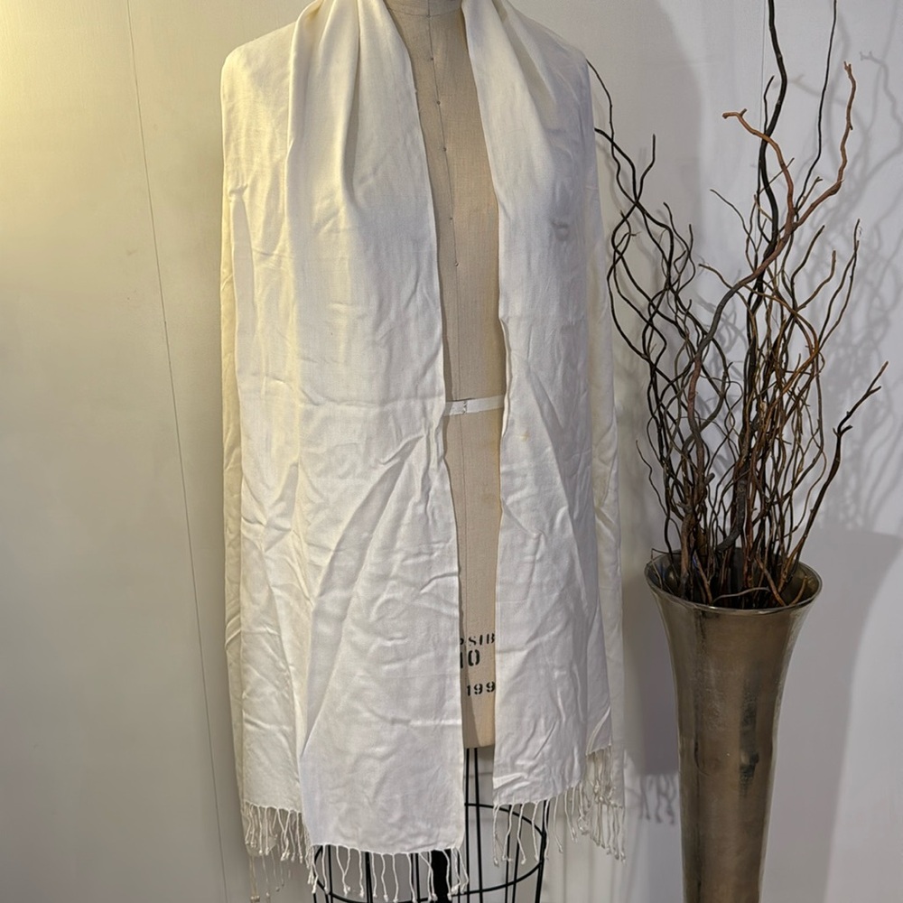 Ivory scarf / shawl with fringe
